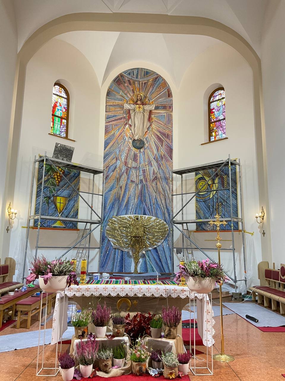 Montaż mozaiki – ołtarz