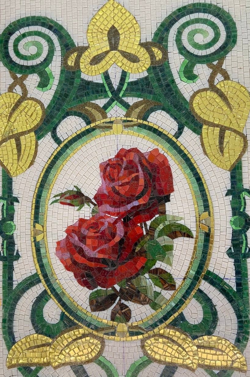 Mozaika – róże czerwone w ornamencie
